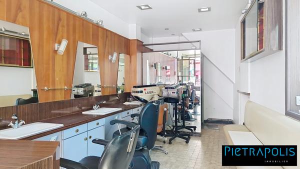 Un local commercial et un appartement