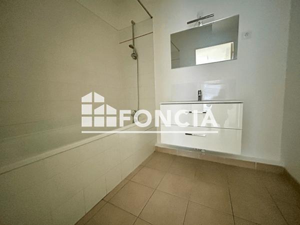 Location Appartement 3 pièces 74.99 m² - PETIT CHEMIN DE VAURANNE Istres 13800
