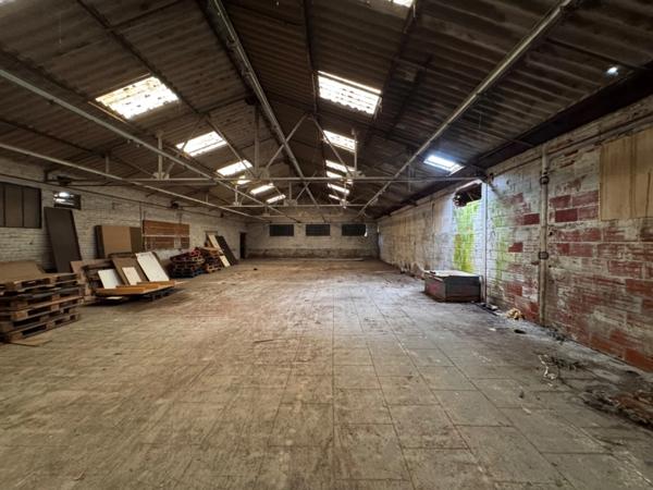 Local/bureau à vendre MENNEVRET (02)