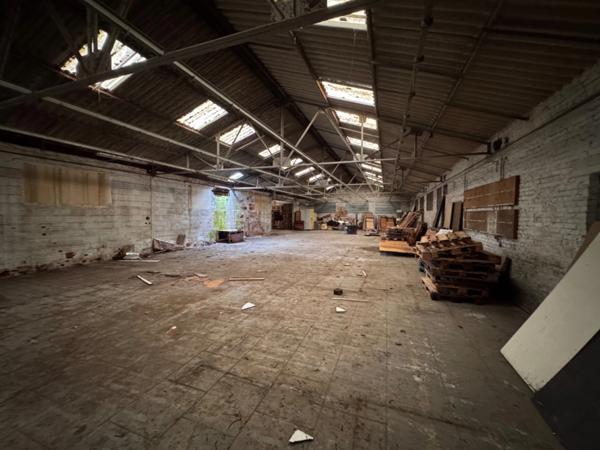 Local/bureau à vendre MENNEVRET (02)