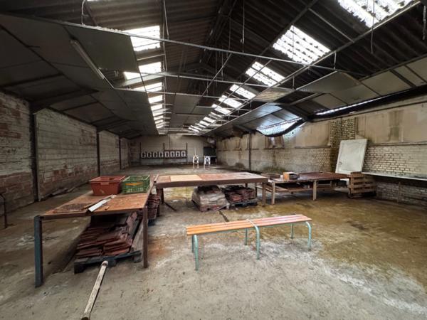 Local/bureau à vendre MENNEVRET (02)