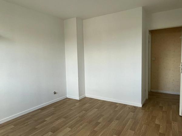 Appartement 78m2  - 4 pièces - balcon et box - EVRY - 91000