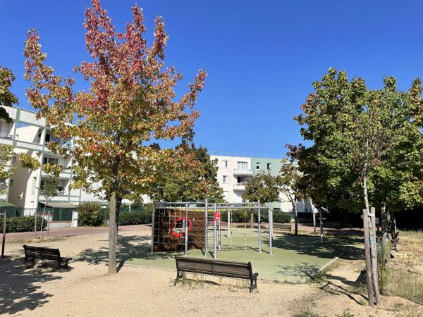 Appartement 78m2  - 4 pièces - balcon et box - EVRY - 91000