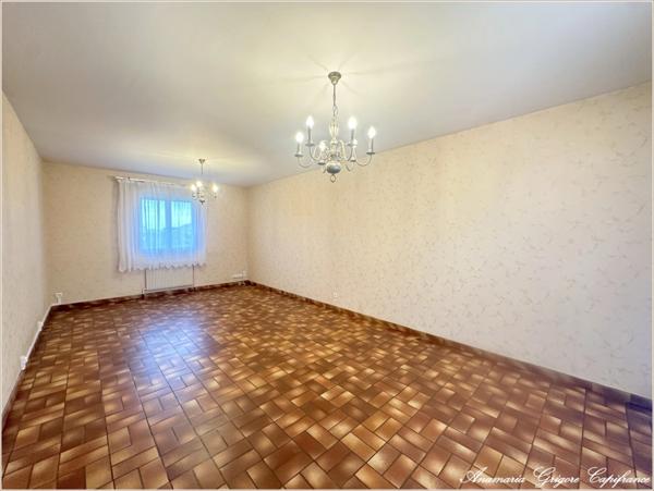 COURVILLE SUR EURE (28190) Maison de plain pied, 2 chambres ( possibilité d'avoir une troisième), sous-sol total, terrain clos