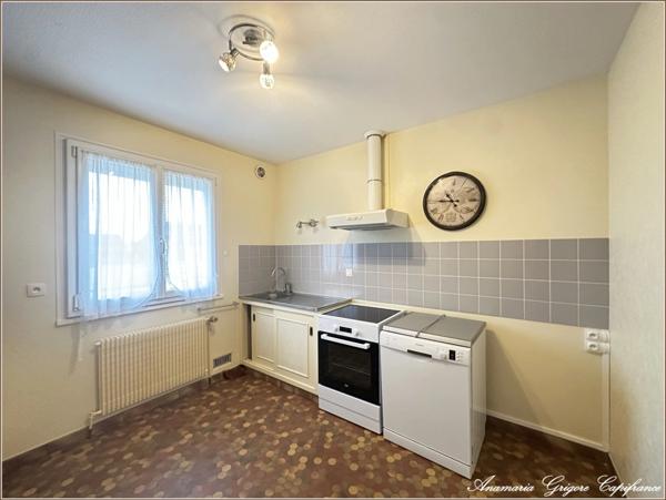 COURVILLE SUR EURE (28190) Maison de plain pied, 2 chambres ( possibilité d'avoir une troisième), sous-sol total, terrain clos