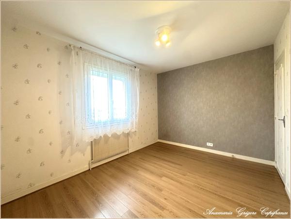 COURVILLE SUR EURE (28190) Maison de plain pied, 2 chambres ( possibilité d'avoir une troisième), sous-sol total, terrain clos