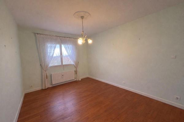 A vendre, maison à fort potentiel située à CHAMPCEVINEL 24750