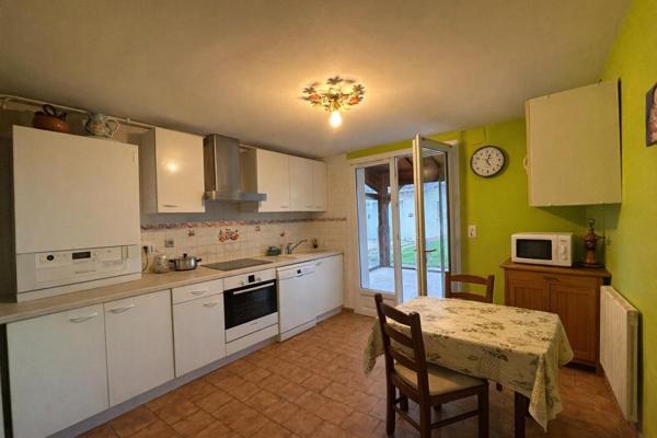 A vendre, maison à fort potentiel située à CHAMPCEVINEL 24750