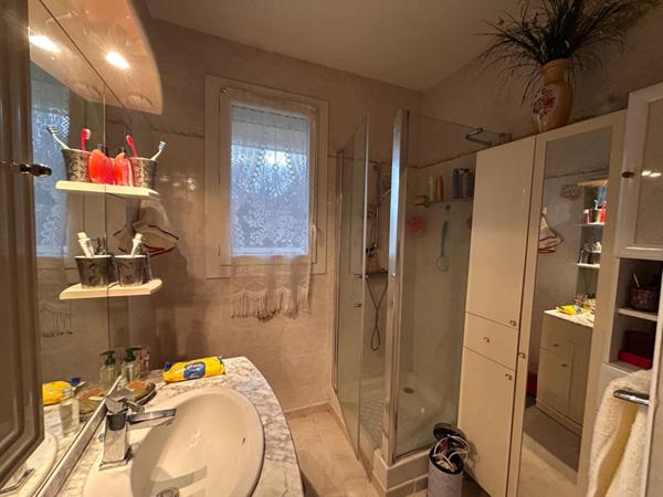A vendre, maison à fort potentiel située à CHAMPCEVINEL 24750