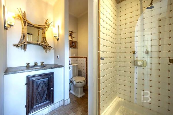 Mas provençal en pierre à la vente à Mougins avec vue panoramique