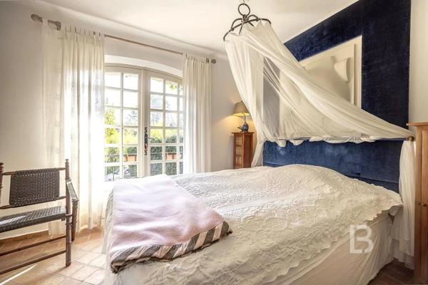 Mas provençal en pierre à la vente à Mougins avec vue panoramique