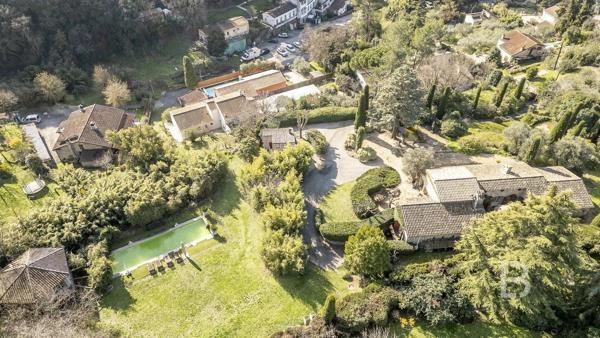 Mas provençal en pierre à la vente à Mougins avec vue panoramique