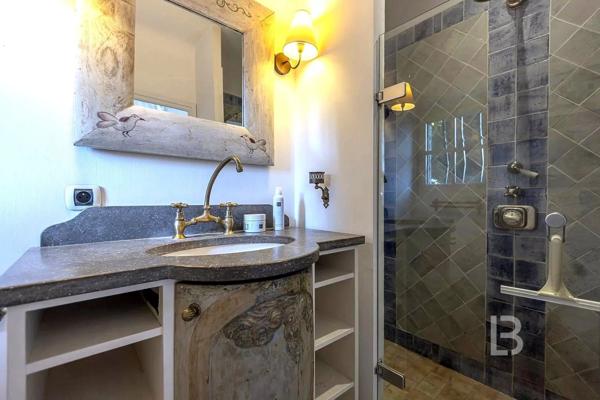 Mas provençal en pierre à la vente à Mougins avec vue panoramique