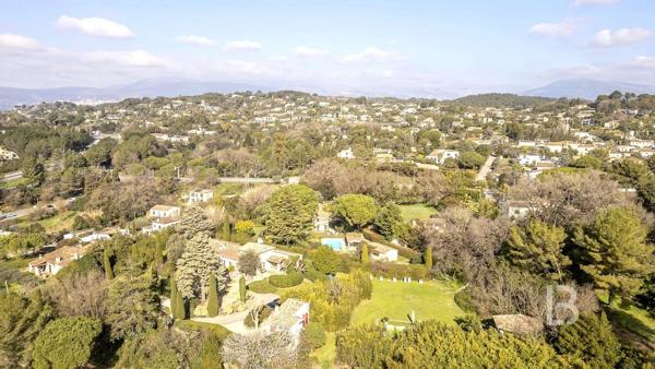 Mas provençal en pierre à la vente à Mougins avec vue panoramique