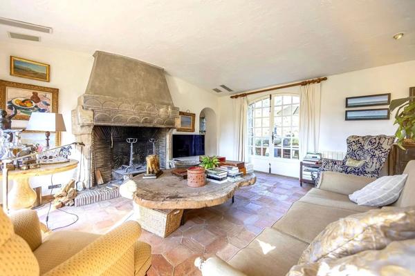 Mas provençal en pierre à la vente à Mougins avec vue panoramique