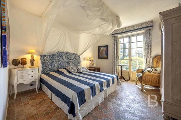 Mas provençal en pierre à la vente à Mougins avec vue panoramique