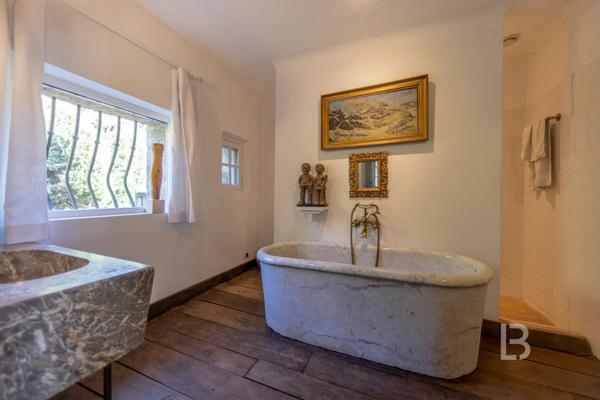 Mas provençal en pierre à la vente à Mougins avec vue panoramique