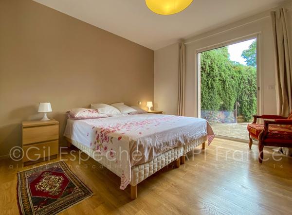 Maison familiale moderne 5 chambres sur terrain de 8000 m² VENCE (06)