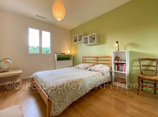 Maison familiale moderne 5 chambres sur terrain de 8000 m² VENCE (06)