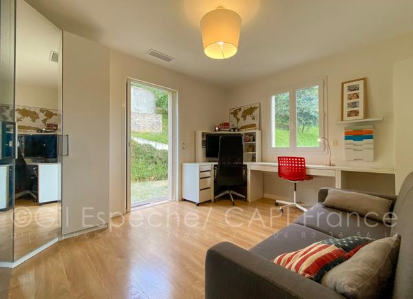 Maison familiale moderne 5 chambres sur terrain de 8000 m² VENCE (06)