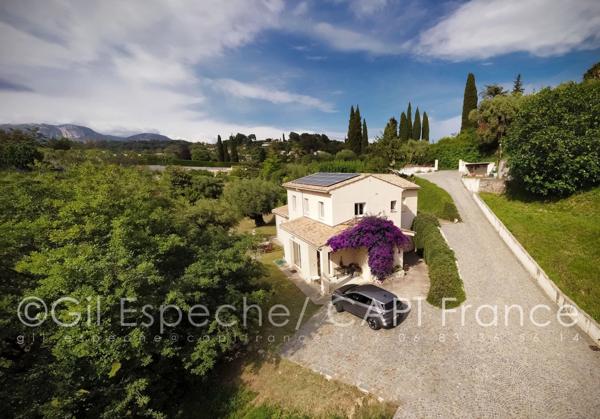 Maison familiale moderne 5 chambres sur terrain de 8000 m² VENCE (06)