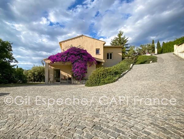 Maison familiale moderne 5 chambres sur terrain de 8000 m² VENCE (06)