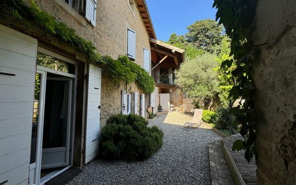 Maison à vendre    5 pièces •  Génissieux