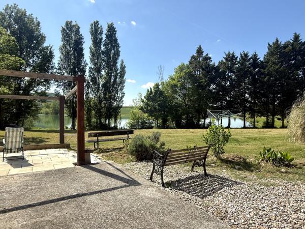 Penne-d'Agenais (47140) Penne d'Agenais Maison avec 5 chambres, granges, piscine 6,6 hectares