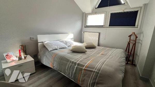 À VENDRE - Maison d'architecte en plein coeur de Vitré

Idéalement située en centre-ville de ...
