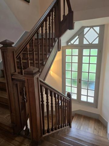 Demeure des années 30 dans un joli parc arborée avec piscine