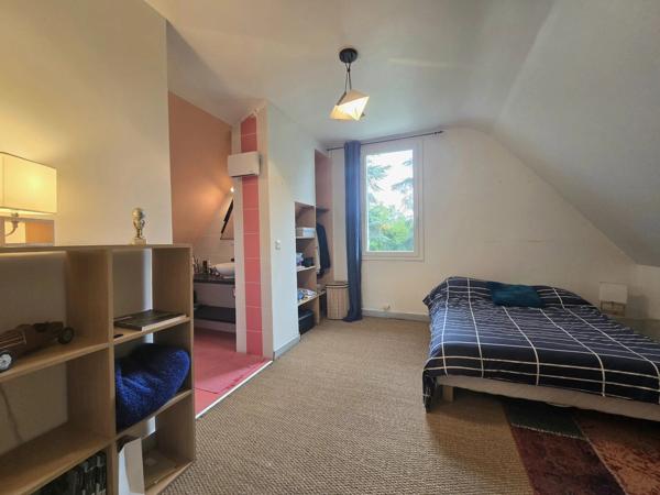 Demeure des années 30 dans un joli parc arborée avec piscine