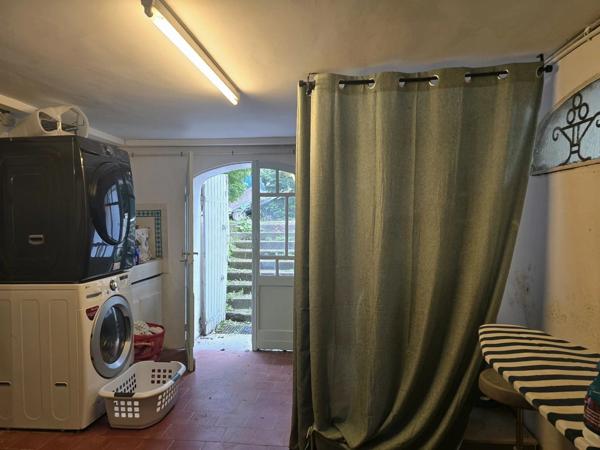 Demeure des années 30 dans un joli parc arborée avec piscine