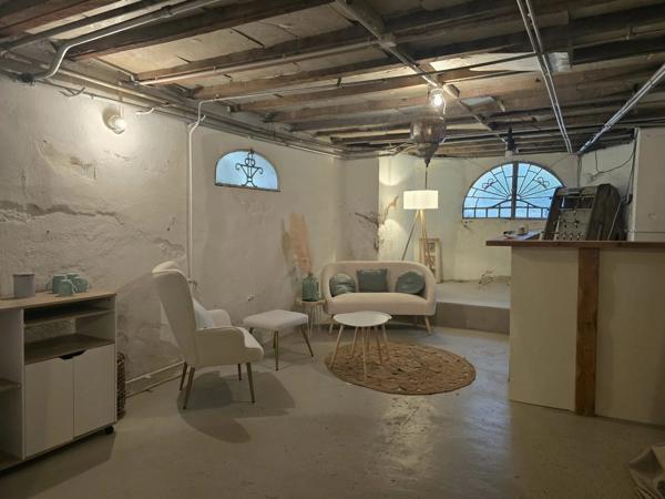 Demeure des années 30 dans un joli parc arborée avec piscine