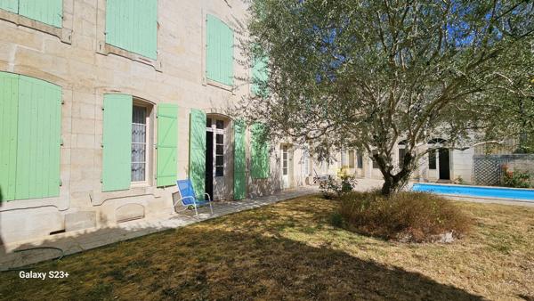 BEL HOTEL PARTICULIER EN PLEIN CENTRE VILLE DE NIORT AVEC PISICI
