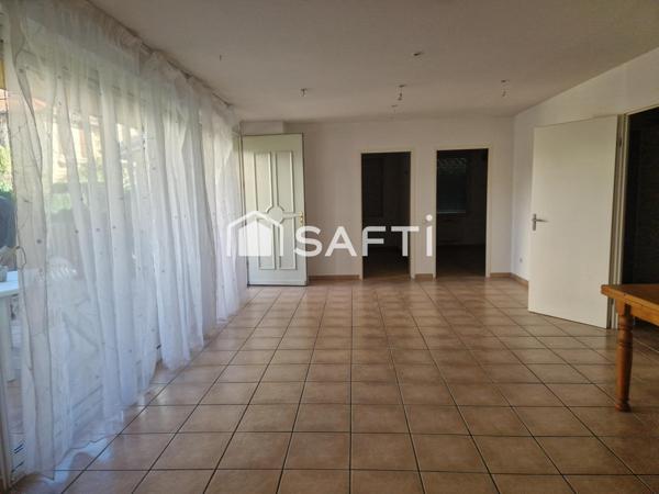 Maison  T3, 81 m² + 5 m² de cellier, dans résidence sécurisée, piscine et club house.