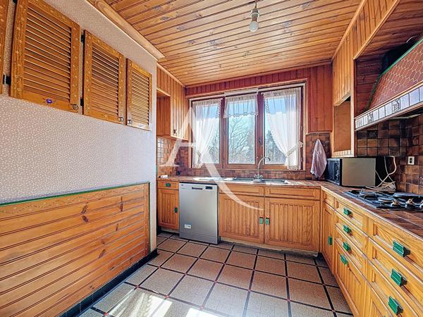 À VENDRE Maison 8 Pièces avec Appartement 2 pièces VERRIERES LE BUISSON