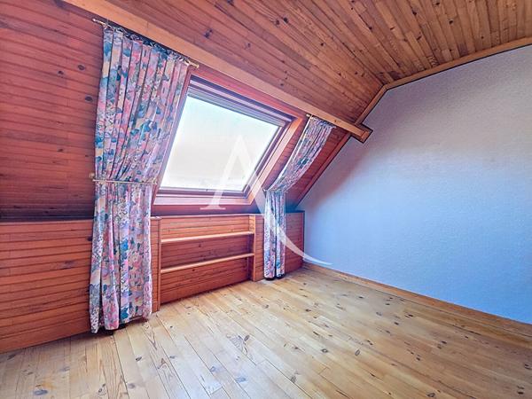 À VENDRE Maison 8 Pièces avec Appartement 2 pièces VERRIERES LE BUISSON