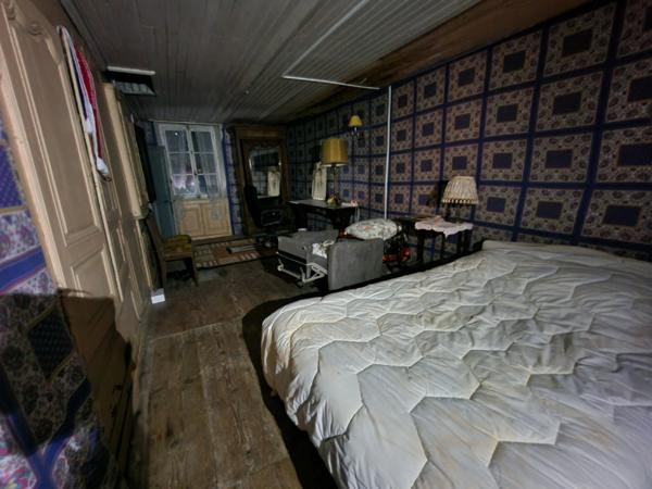 Secteur VEZELISE (54) Ensemble de 2 Fermes et dépendances à rénover / 1000 m2 env Terrain