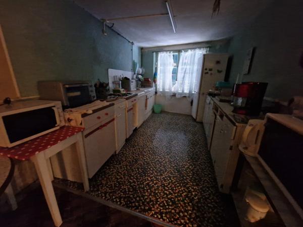 Secteur VEZELISE (54) Ensemble de 2 Fermes et dépendances à rénover / 1000 m2 env Terrain