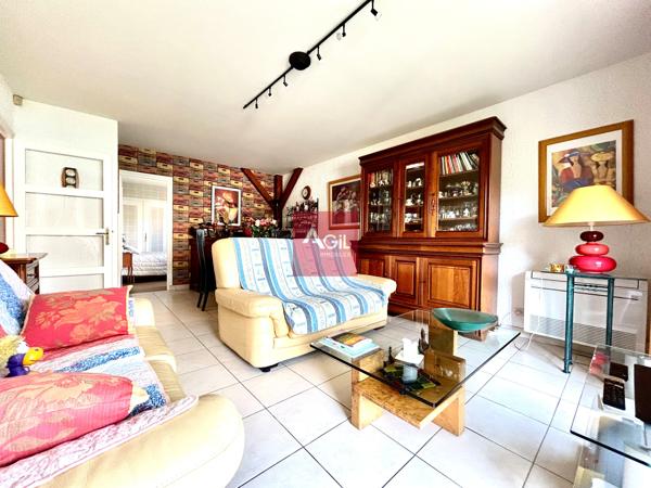 EYBENS - T3 AVEC GRAND BALCON, CAVE ET GARAGE.