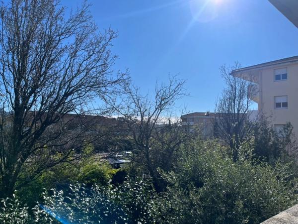 MARSEILLE Château-Gombert – INVESTISSEMENT SECURISE : T2 LOUE 37m2 + BALCON + PLACE DE PARKING