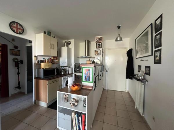 MARSEILLE Château-Gombert – INVESTISSEMENT SECURISE : T2 LOUE 37m2 + BALCON + PLACE DE PARKING