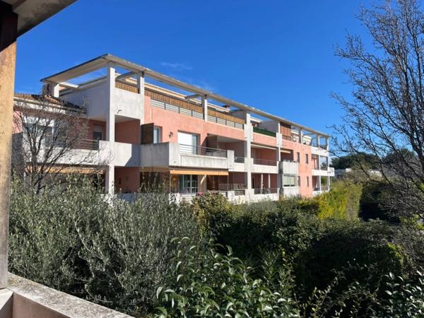 MARSEILLE Château-Gombert – INVESTISSEMENT SECURISE : T2 LOUE 37m2 + BALCON + PLACE DE PARKING