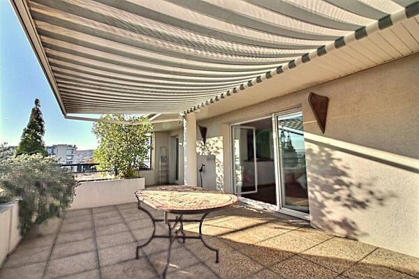 Appartement  MEUBLE - 3 chambres - terrasse - garage - LYON 8 GRAND TROU