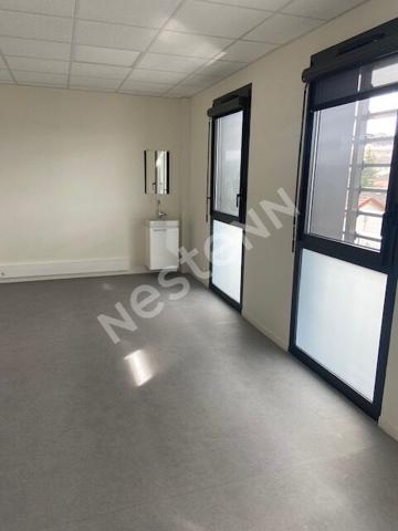 Local lumineux de 30.52m2 à la  Maison de santé YSSINGEAUX