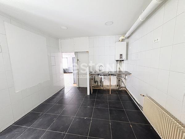 Local commercial de 75 m2 dans centre de Saint Just Malmont
