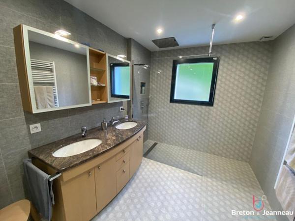 Maison à Fougères garage, commerces proches