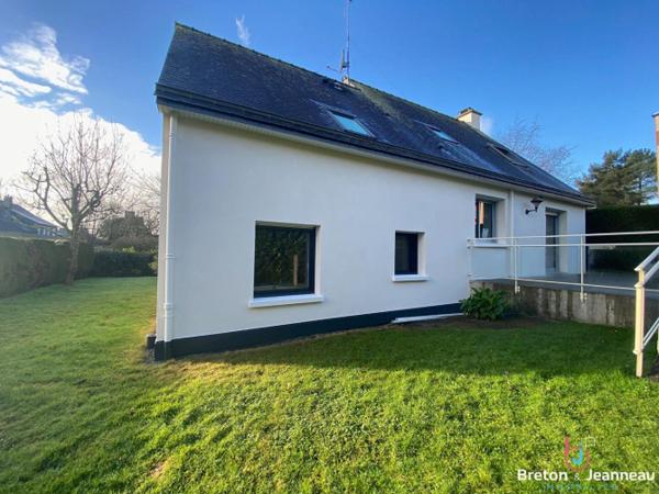 Maison à Fougères garage, commerces proches