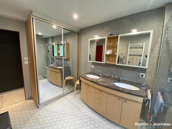 Maison à Fougères garage, commerces proches