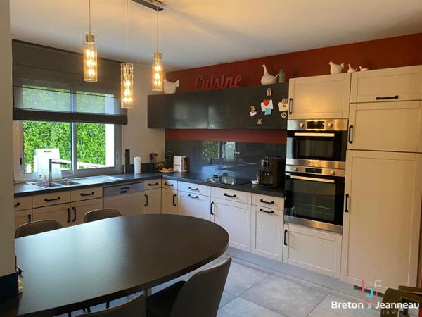 Maison à Fougères garage, commerces proches